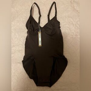NWT SKIMS Seamless Sculpt Brief Bodysuit - XL